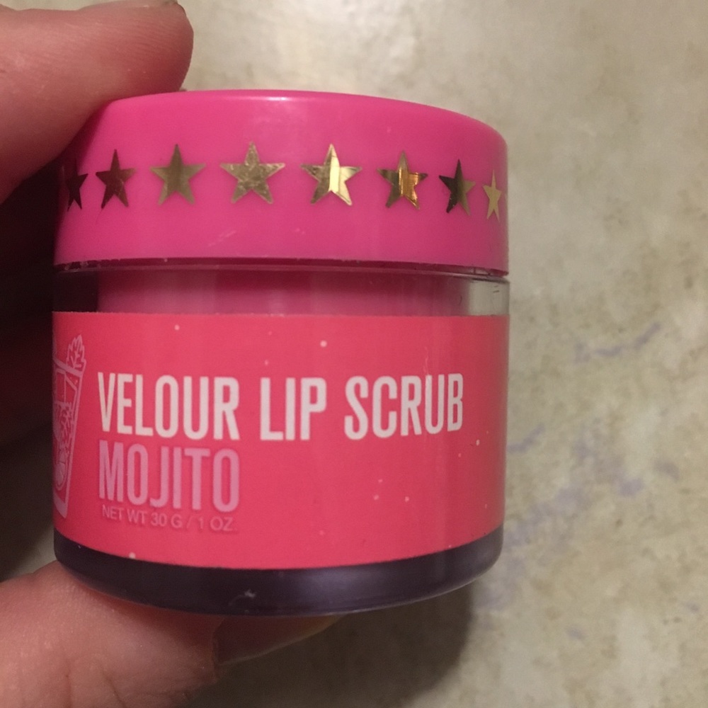 Jeffree Star lip scrub